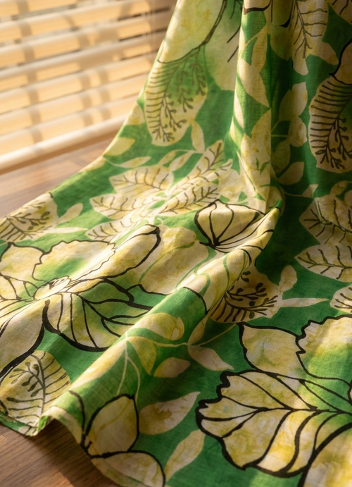 Classic Cambric 60 – Caramel Leaf Floral Export Fabric